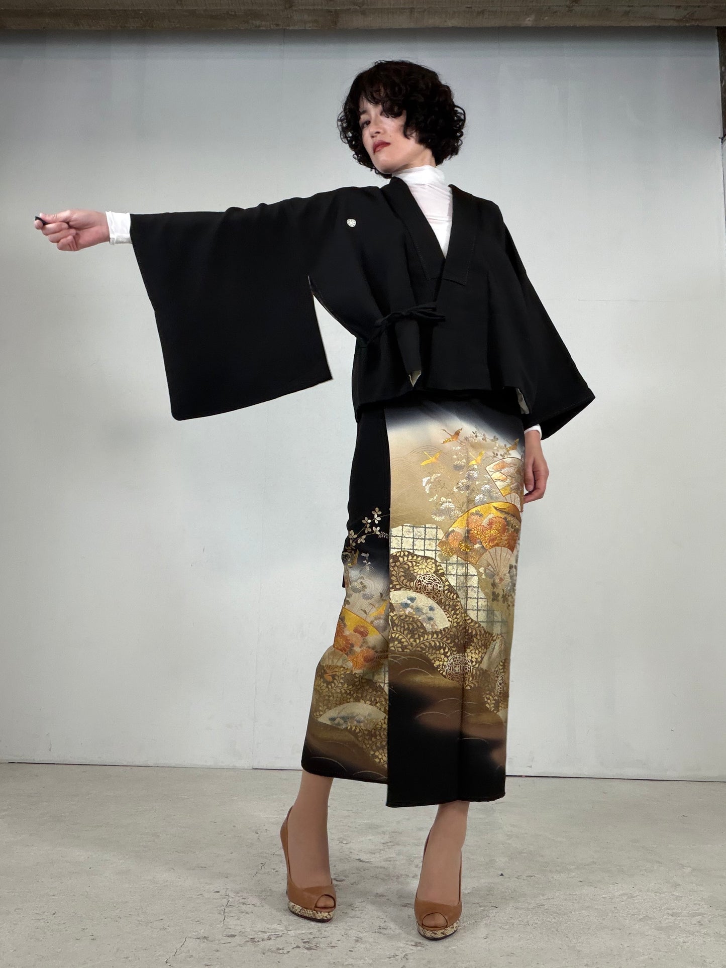 REIWA NIBUSHIKI KIMONO upcycled from Japanese kimono “kurotome, NIB003”