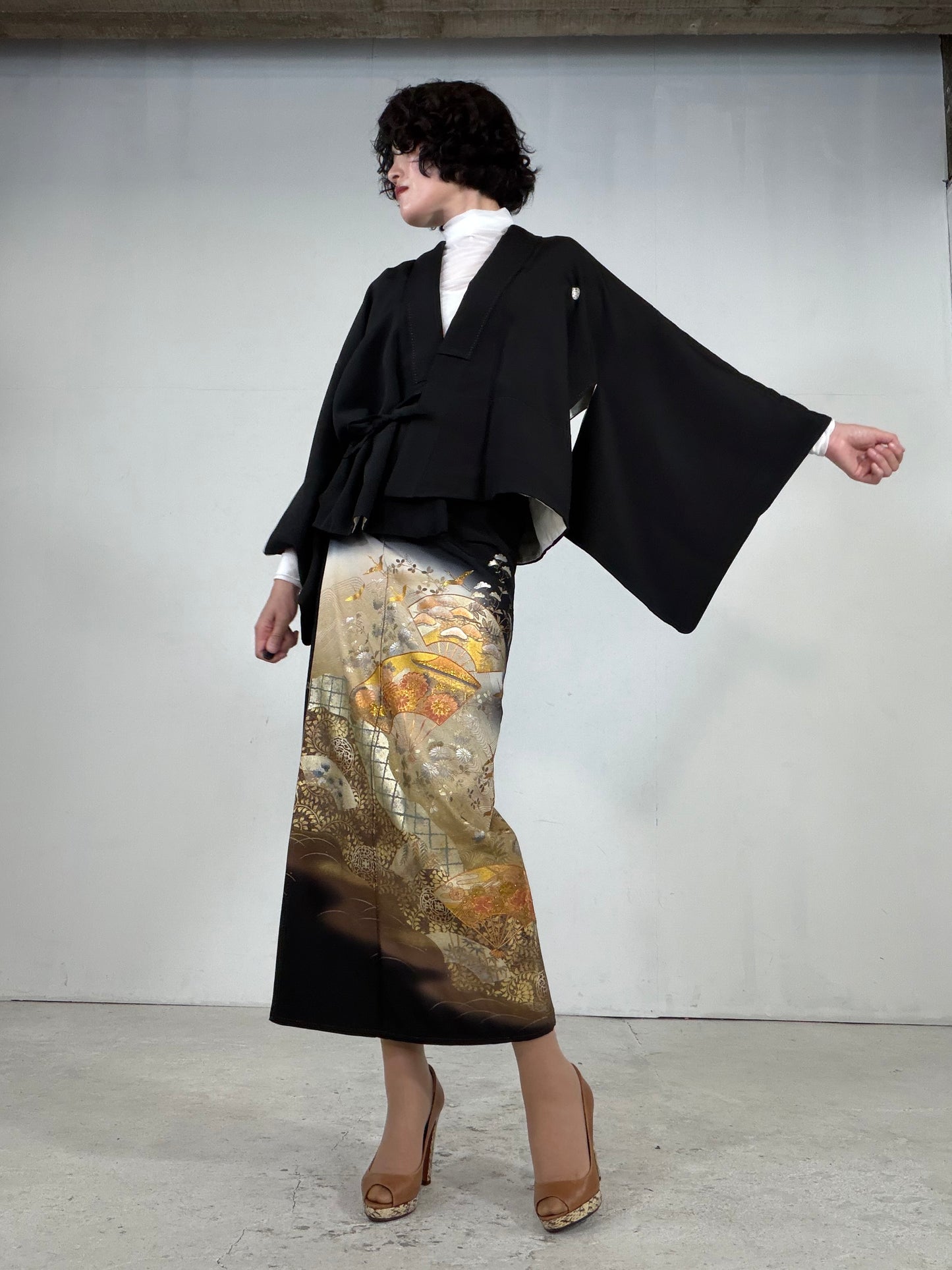 REIWA NIBUSHIKI KIMONO upcycled from Japanese kimono “kurotome, NIB003”