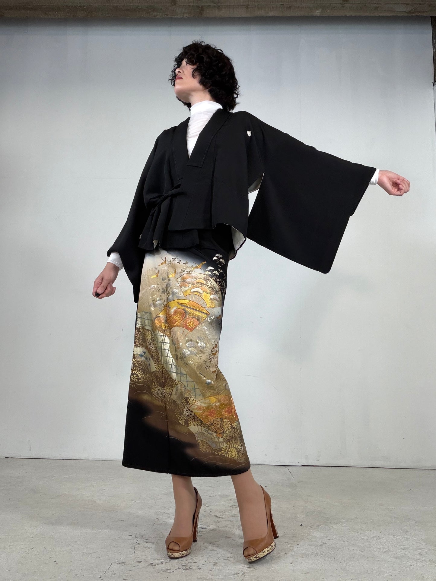 REIWA NIBUSHIKI KIMONO upcycled from Japanese kimono “kurotome, NIB003”