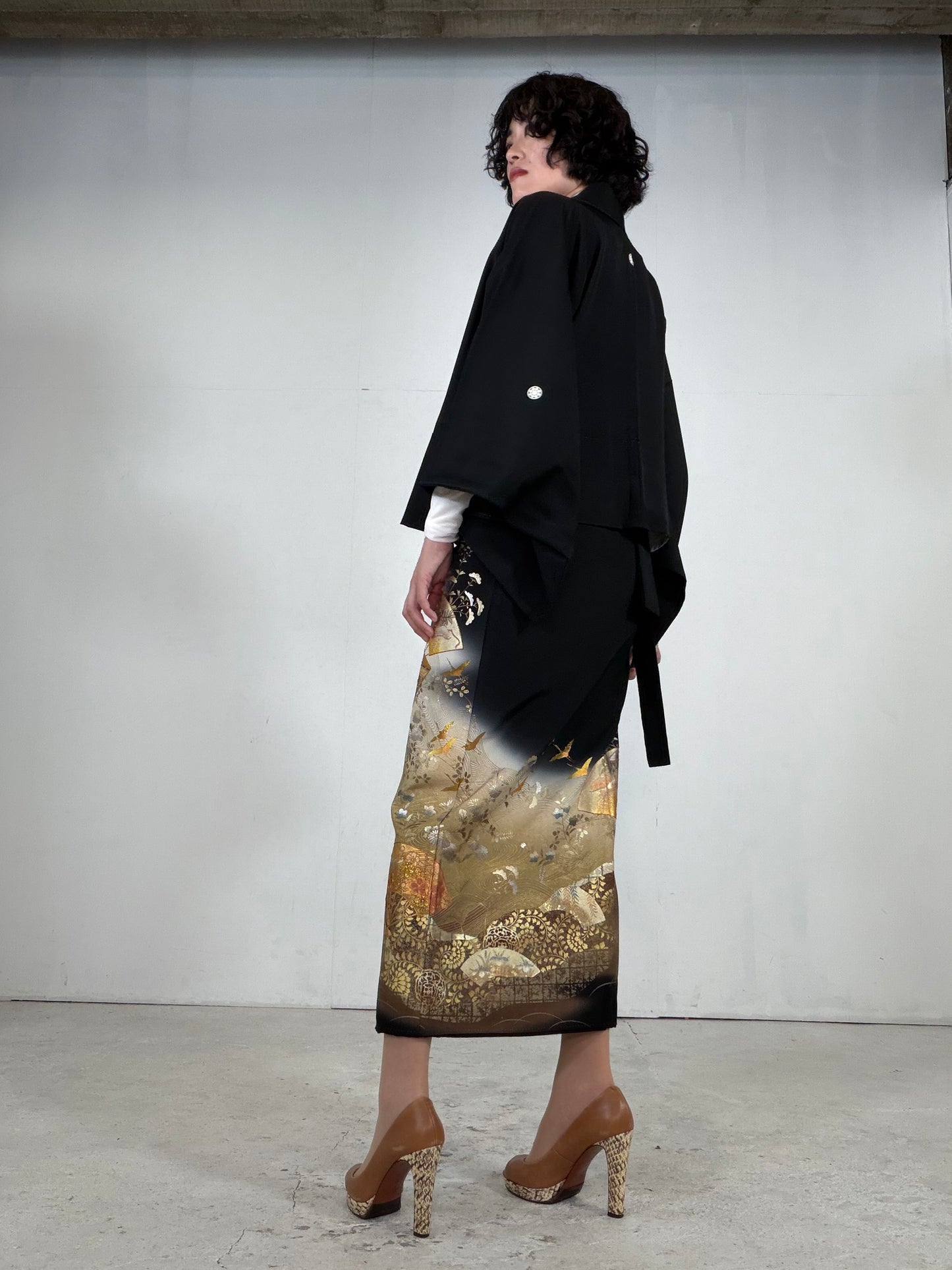 REIWA NIBUSHIKI KIMONO upcycled from Japanese kimono “kurotome, NIB003”