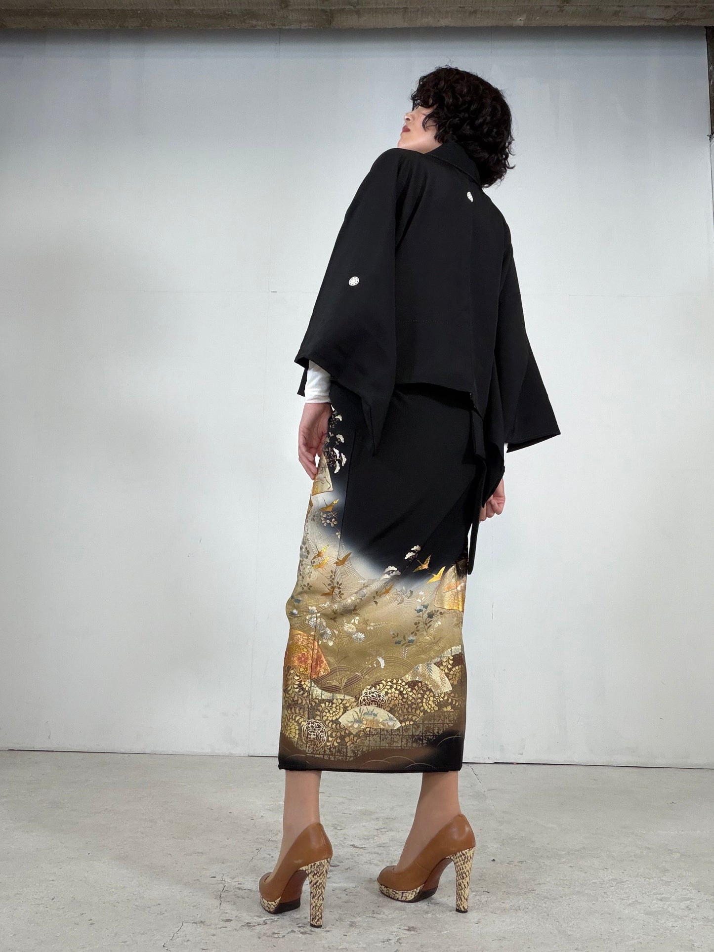 REIWA NIBUSHIKI KIMONO upcycled from Japanese kimono “kurotome, NIB003”