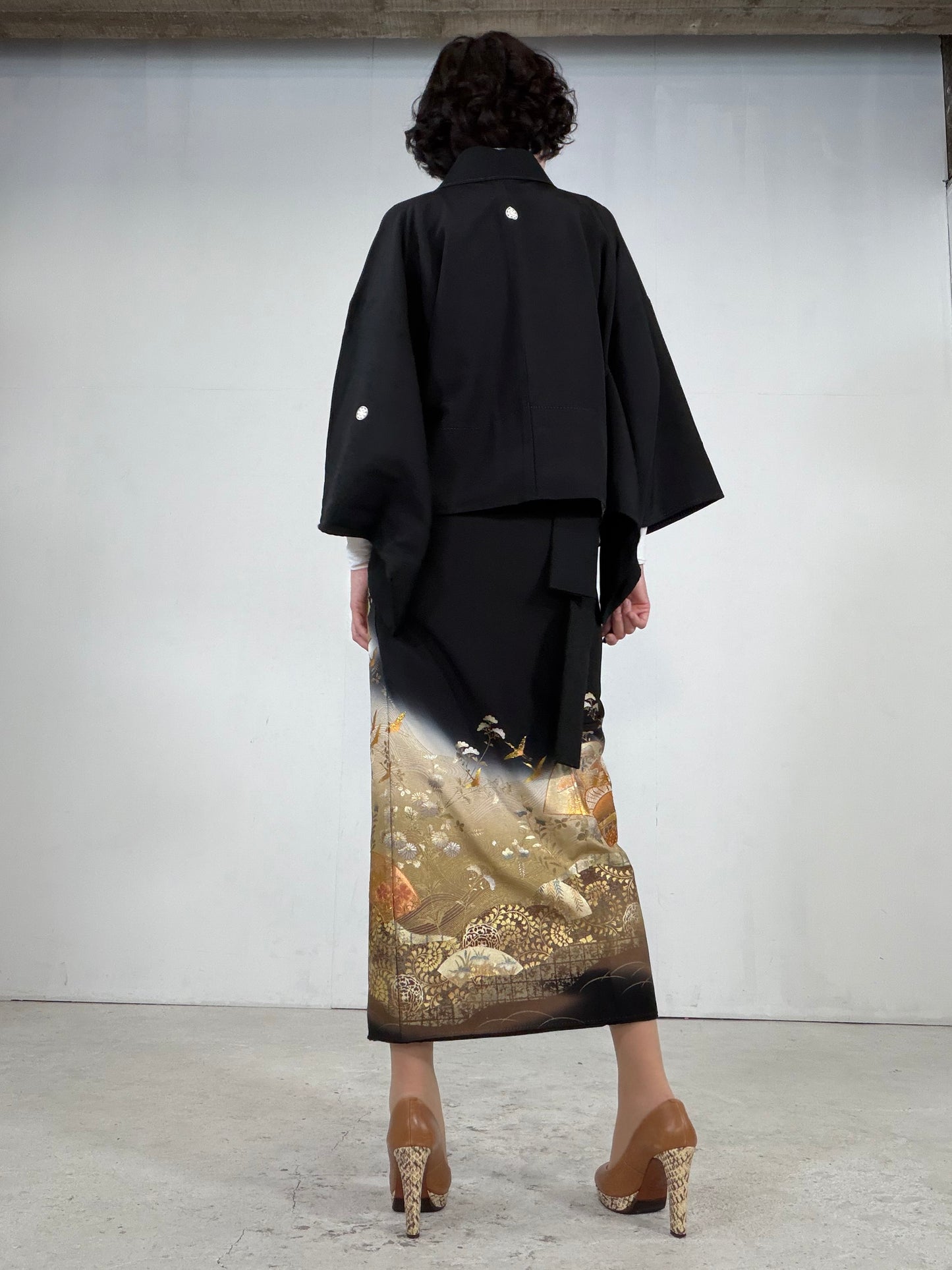 REIWA NIBUSHIKI KIMONO upcycled from Japanese kimono “kurotome, NIB003”