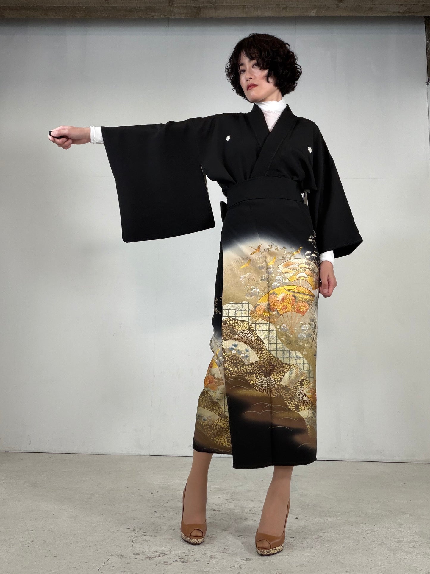 REIWA NIBUSHIKI KIMONO upcycled from Japanese kimono “kurotome, NIB003”