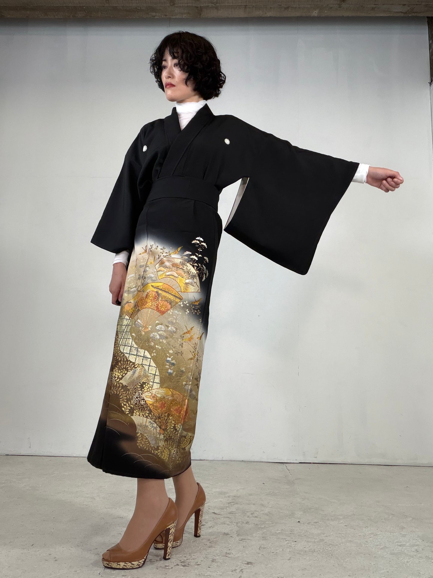 REIWA NIBUSHIKI KIMONO upcycled from Japanese kimono “kurotome, NIB003”
