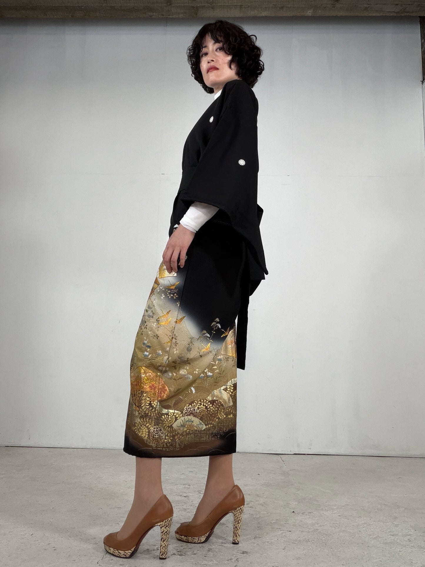 REIWA NIBUSHIKI KIMONO upcycled from Japanese kimono “kurotome, NIB003”