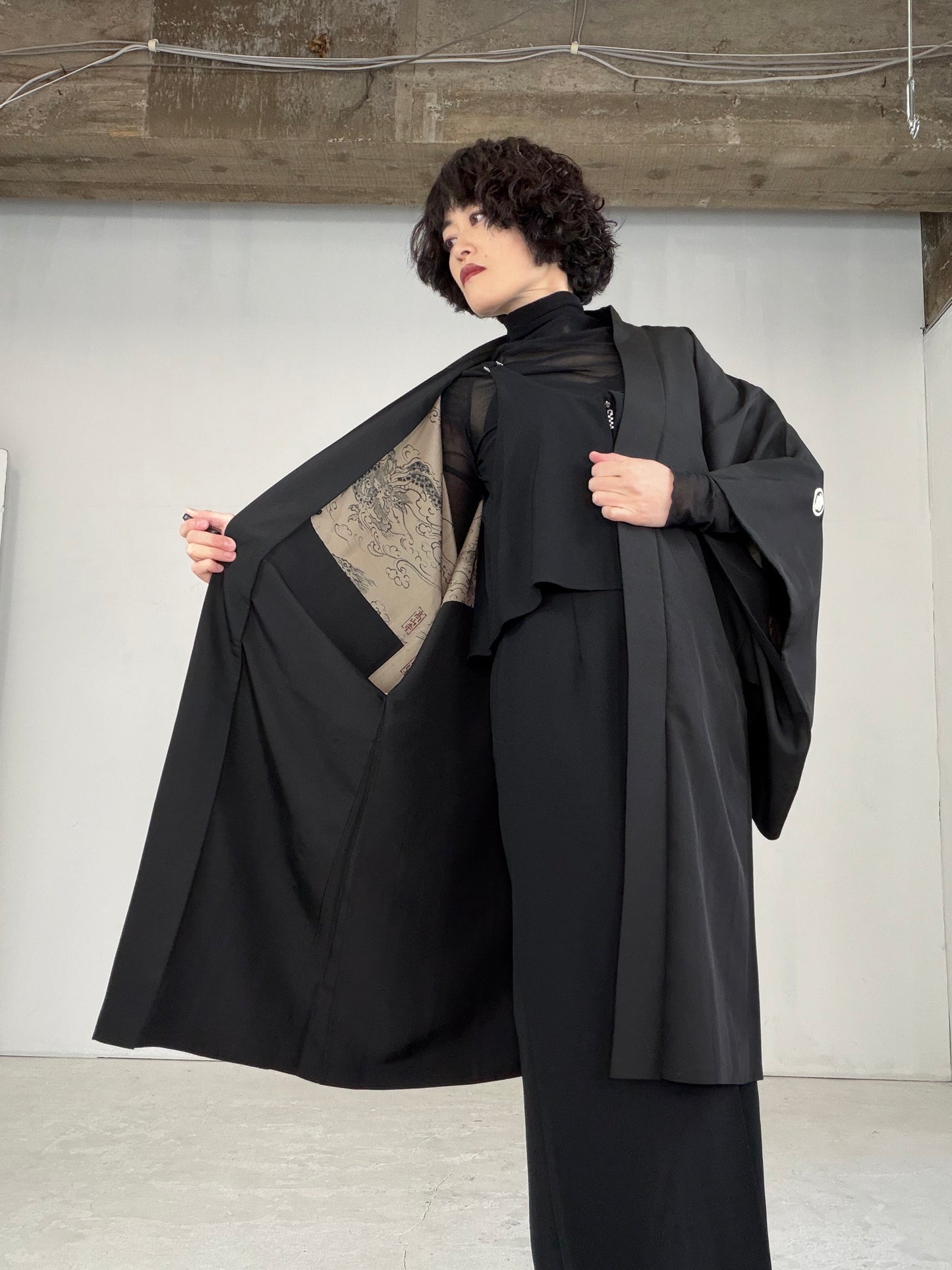 VINTAGE KUROMONTSUKI HAORI "temple, KUR104"