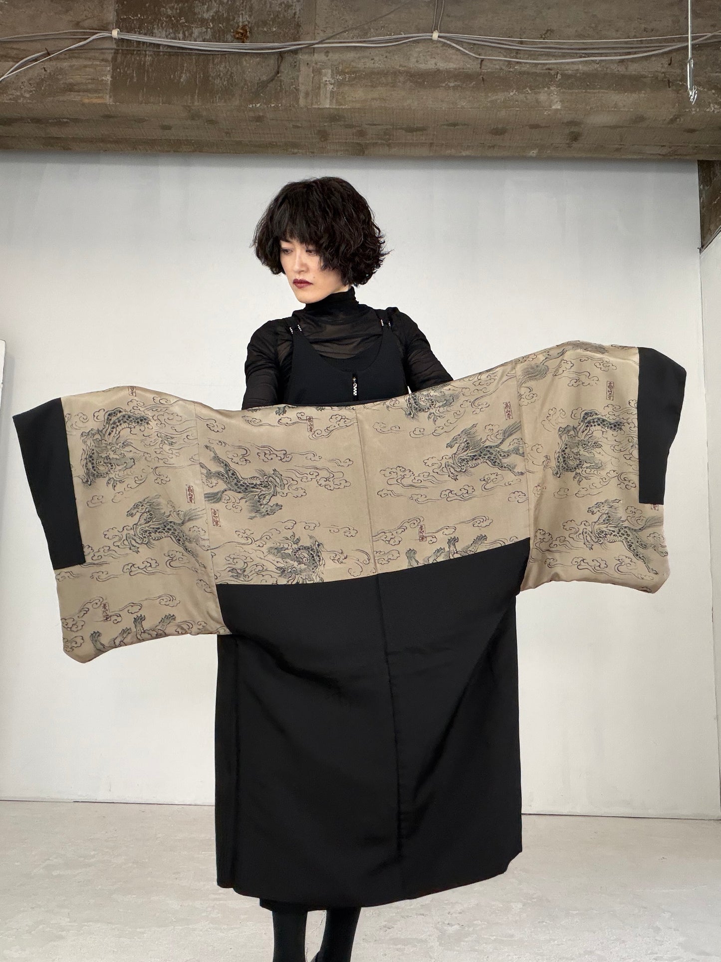 VINTAGE KUROMONTSUKI HAORI "temple, KUR104"