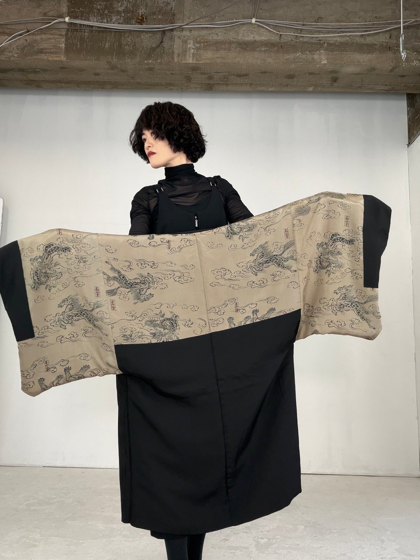 VINTAGE KUROMONTSUKI HAORI "temple, KUR104"