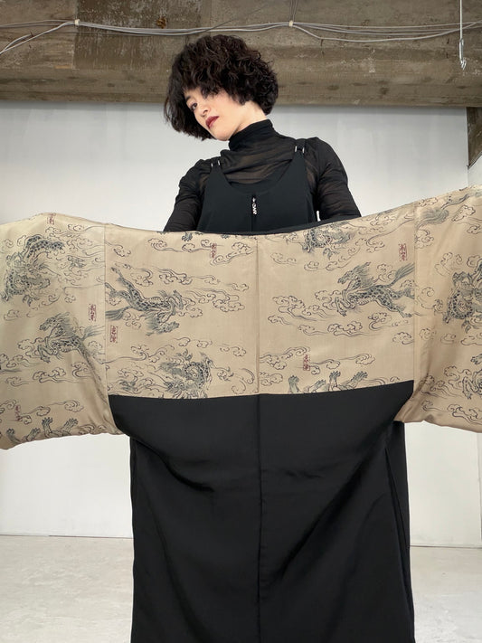 VINTAGE KUROMONTSUKI HAORI "temple, KUR104"