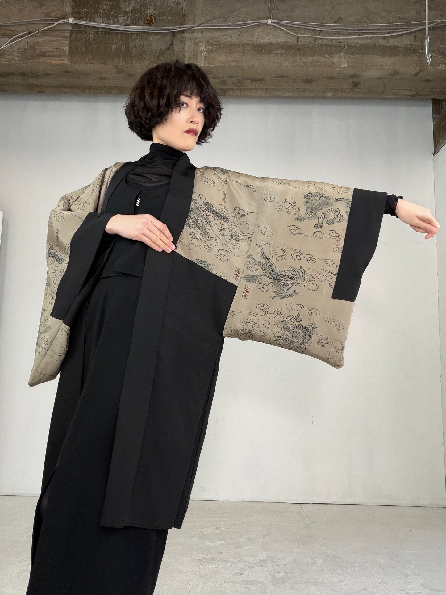 VINTAGE KUROMONTSUKI HAORI "temple, KUR104"