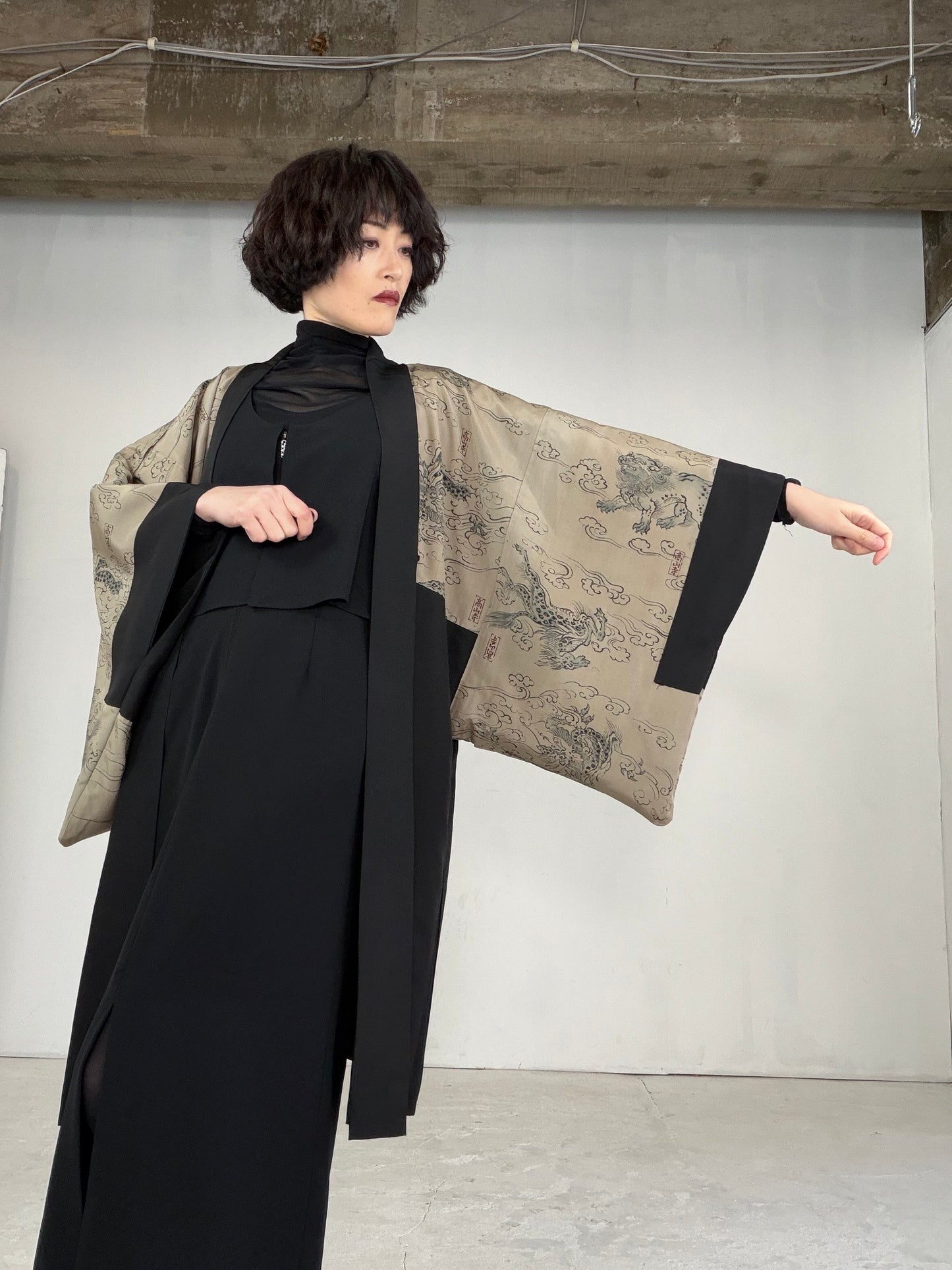 VINTAGE KUROMONTSUKI HAORI "temple, KUR104"