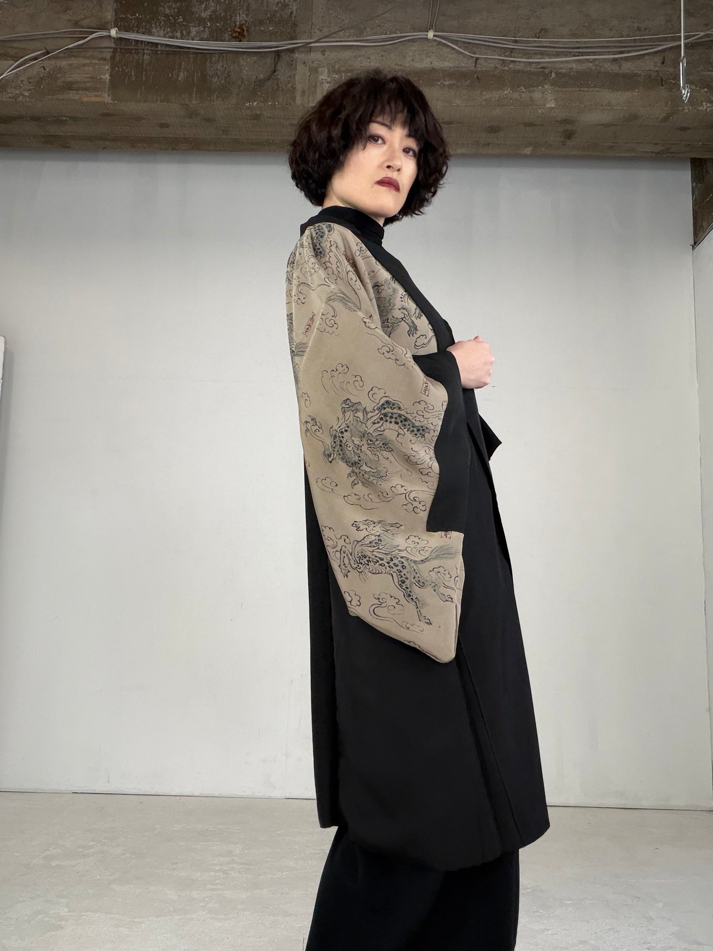 VINTAGE KUROMONTSUKI HAORI "temple, KUR104"