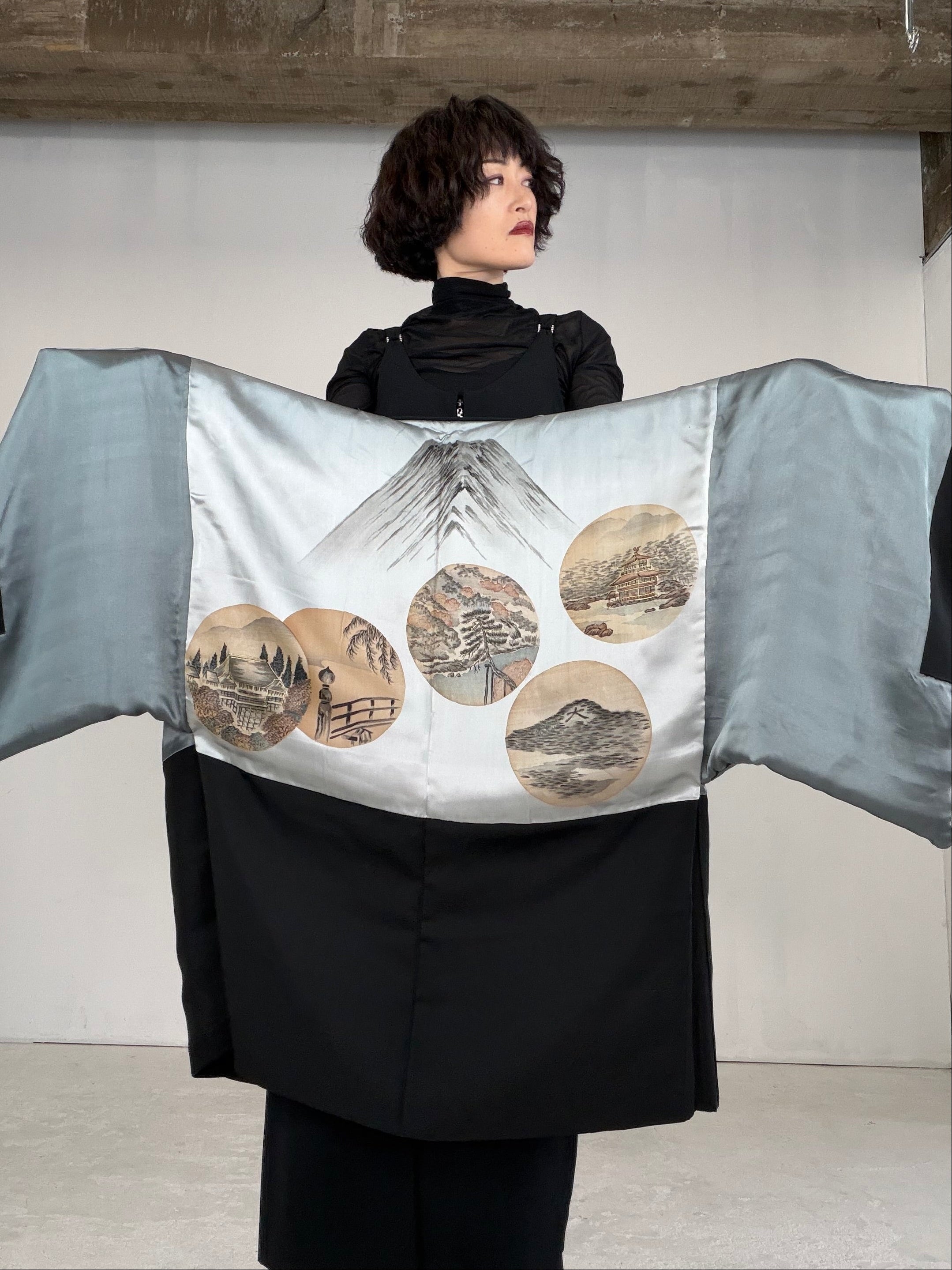 VINTAGE KUROMONTSUKI HAORI 