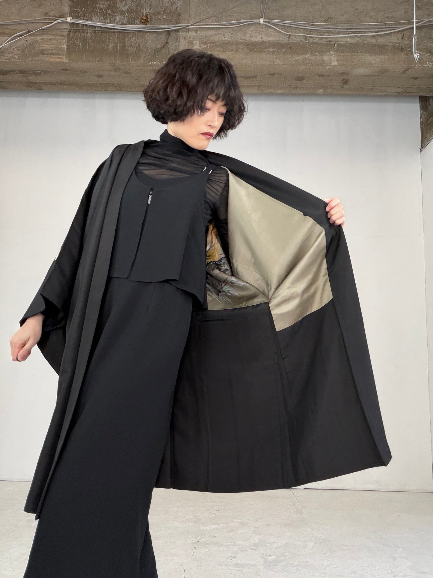 VINTAGE KUROMONTSUKI HAORI "tiger, KUR103" *damage