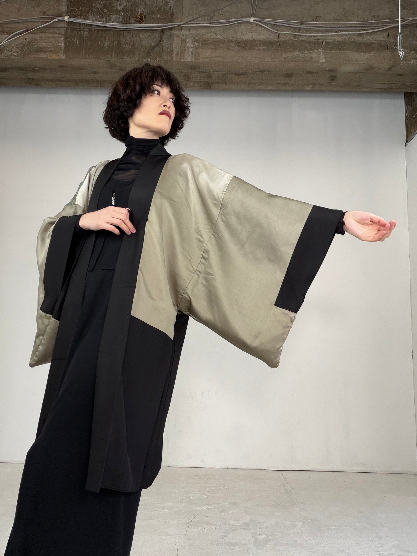 VINTAGE KUROMONTSUKI HAORI "tiger, KUR103" *damage