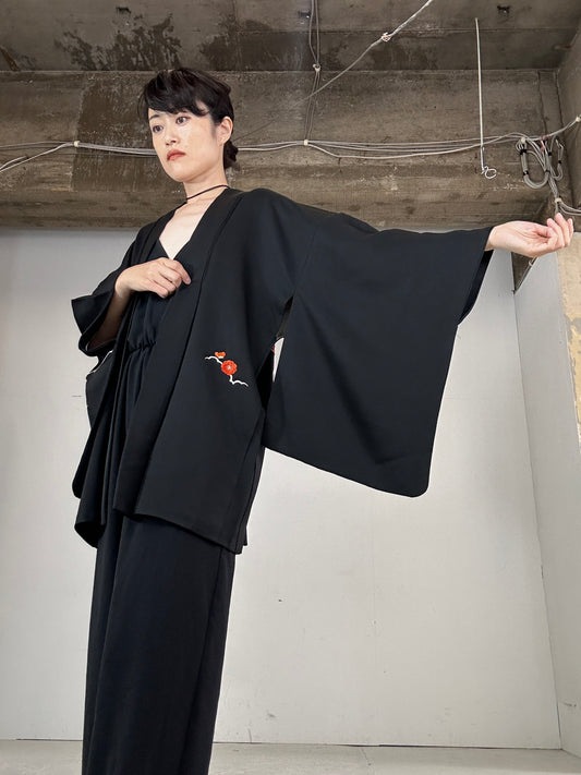 VINTAGE BLACK HAORI "yokobue, inside vases and flowers"