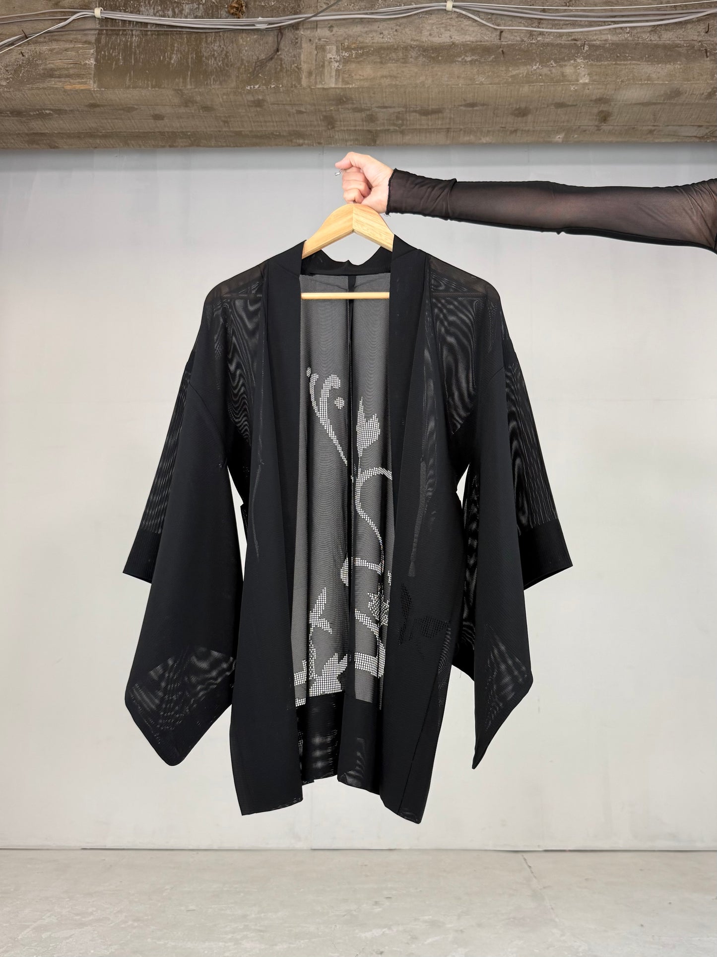 VINTAGE BLACK HAORI SHEER “ro, nami- leaf"