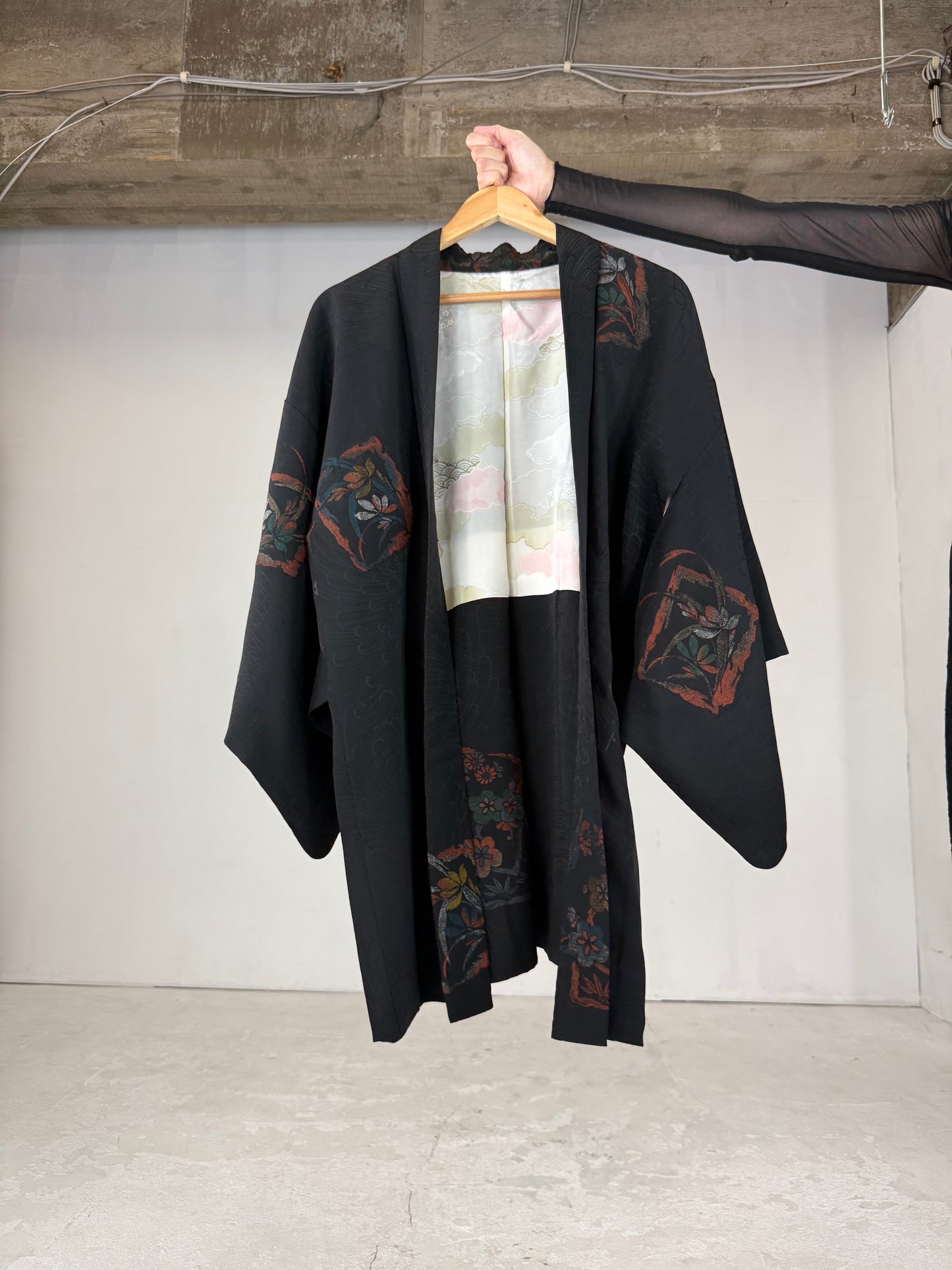 VINTAGE BLACK HAORI "antique, good condition, kamon"