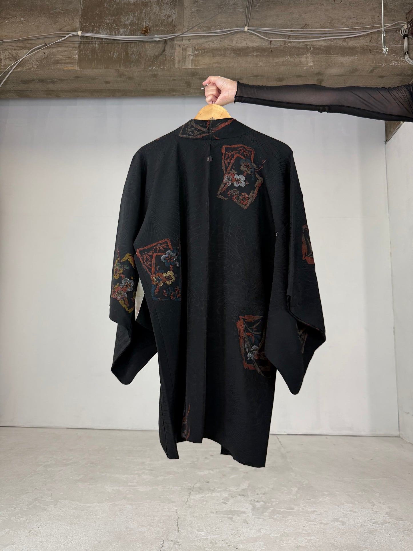 VINTAGE BLACK HAORI "antique, good condition, kamon"