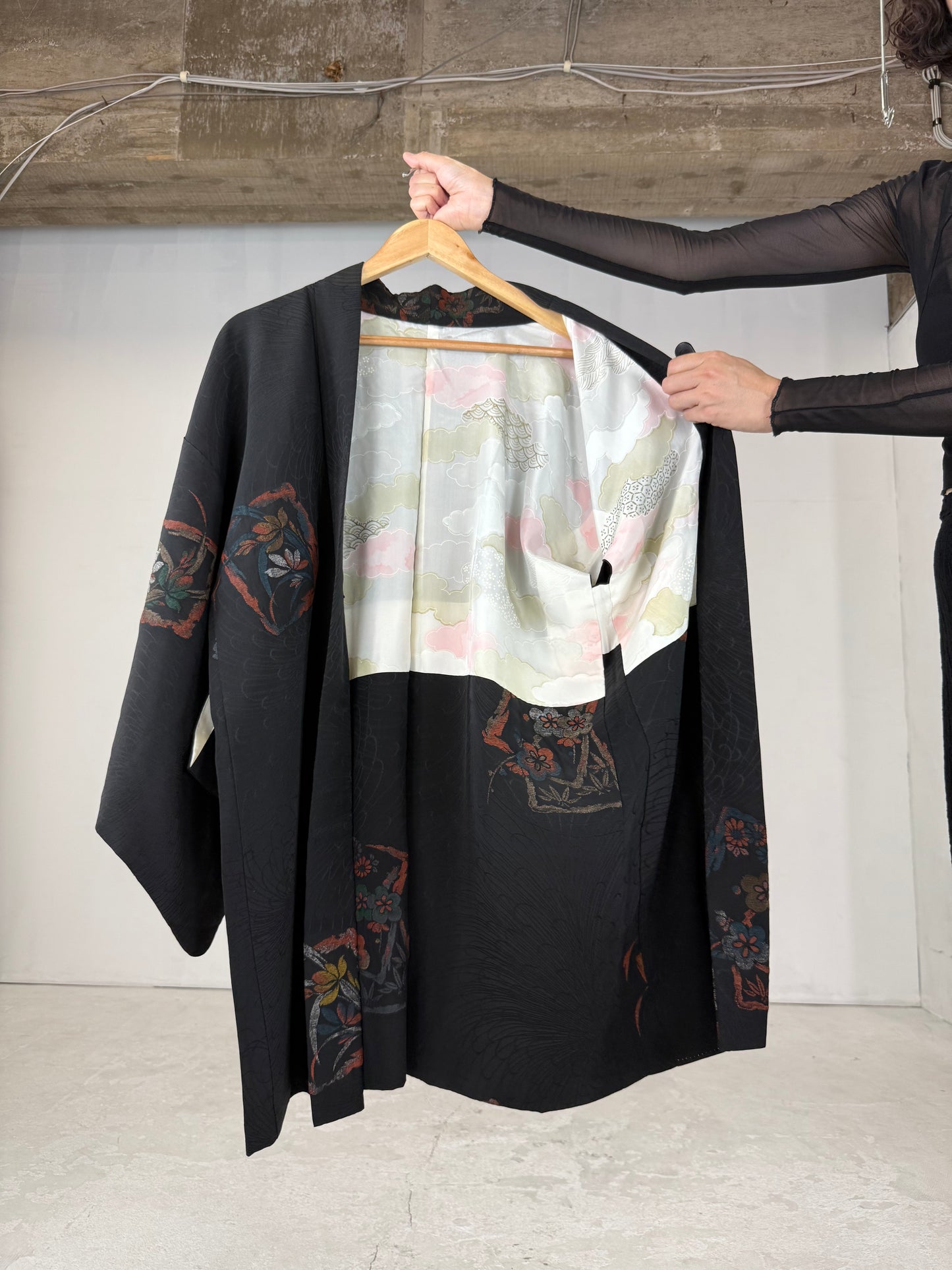 VINTAGE BLACK HAORI "antique, good condition, kamon"