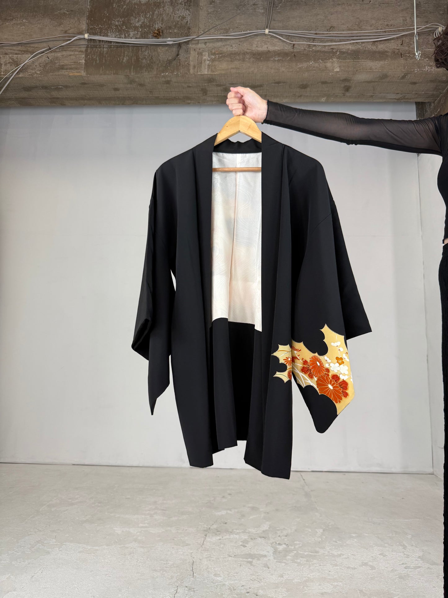 VINTAGE BLACK HAORI "shikinohana"