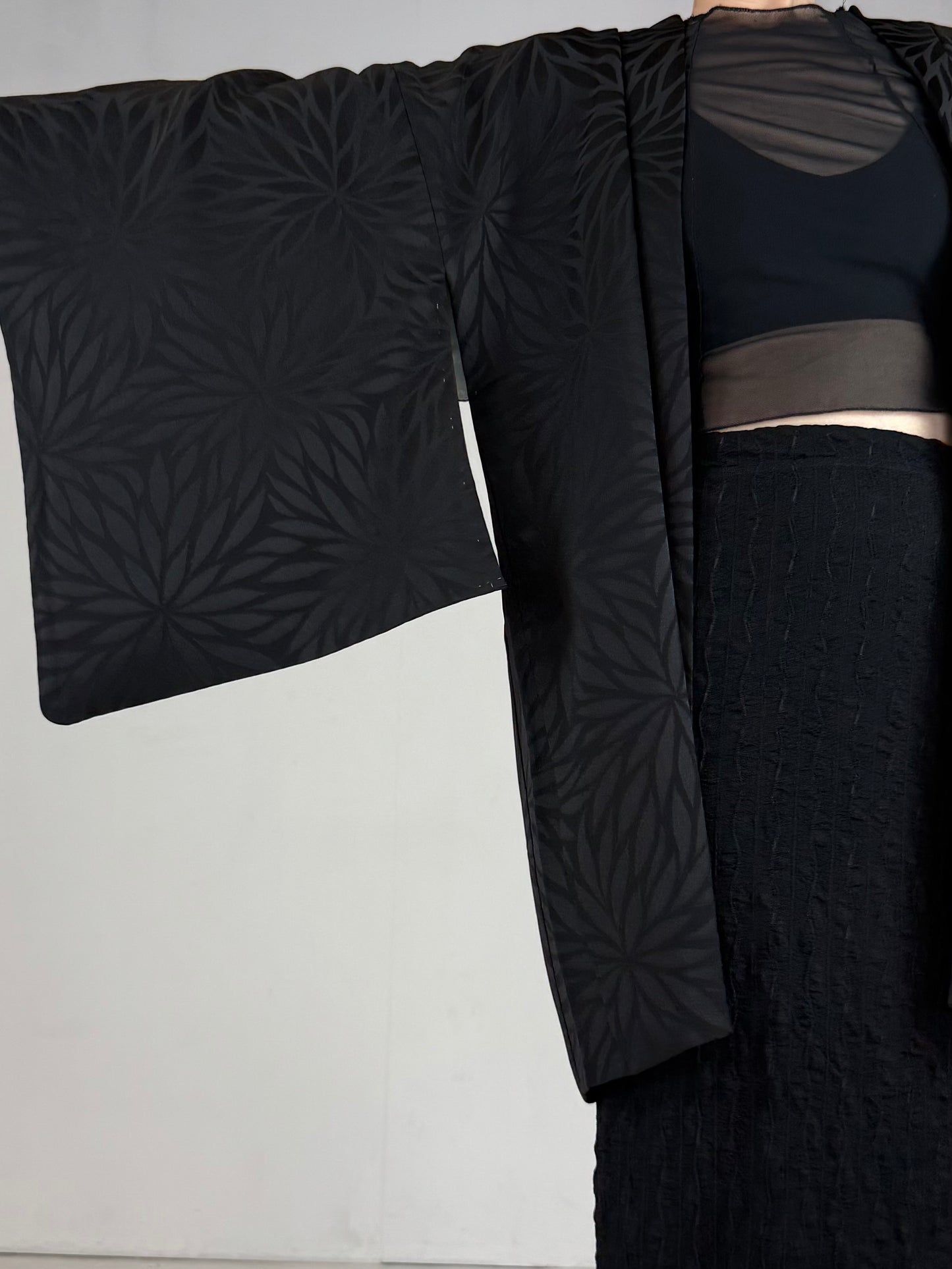 VINTAGE BLACK HAORI "ground pattern, dynamic kiku"