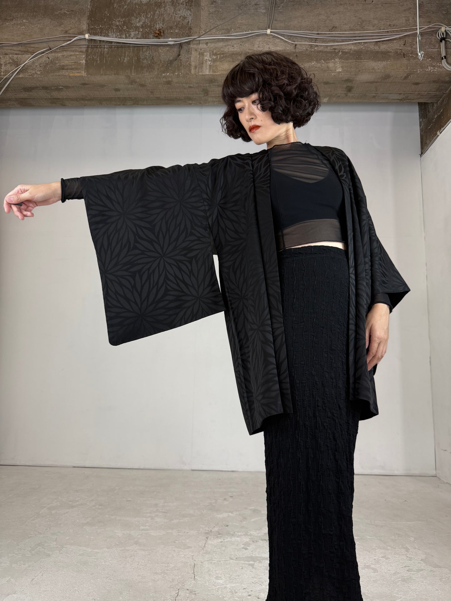 VINTAGE BLACK HAORI "ground pattern, dynamic kiku"