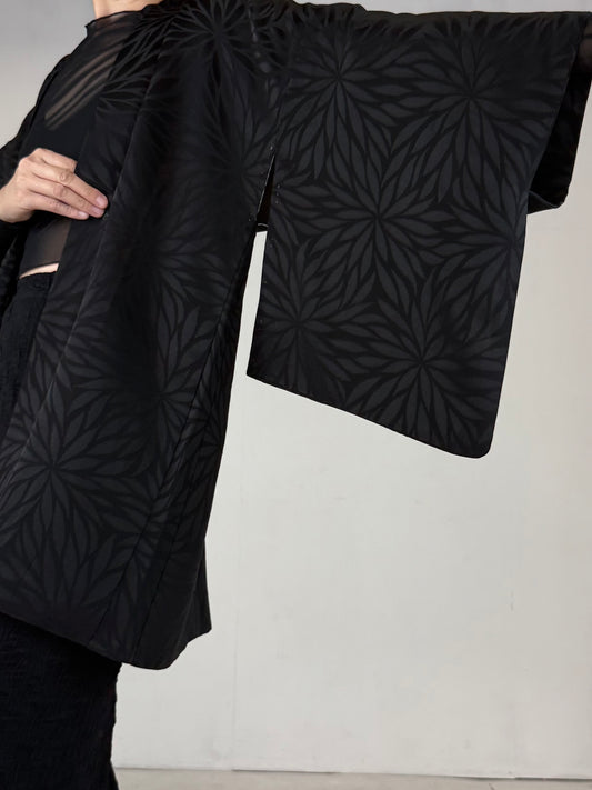 VINTAGE BLACK HAORI "ground pattern, dynamic kiku"
