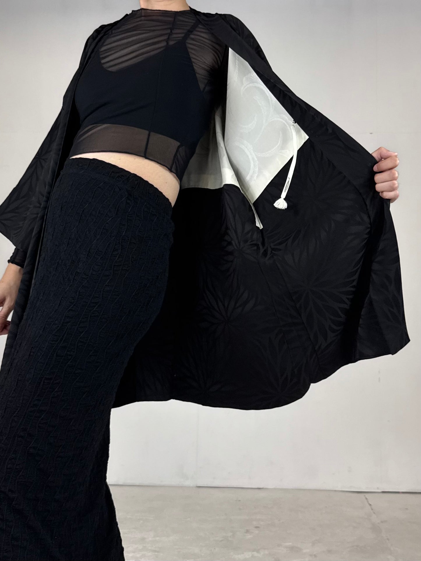 VINTAGE BLACK HAORI "ground pattern, dynamic kiku"