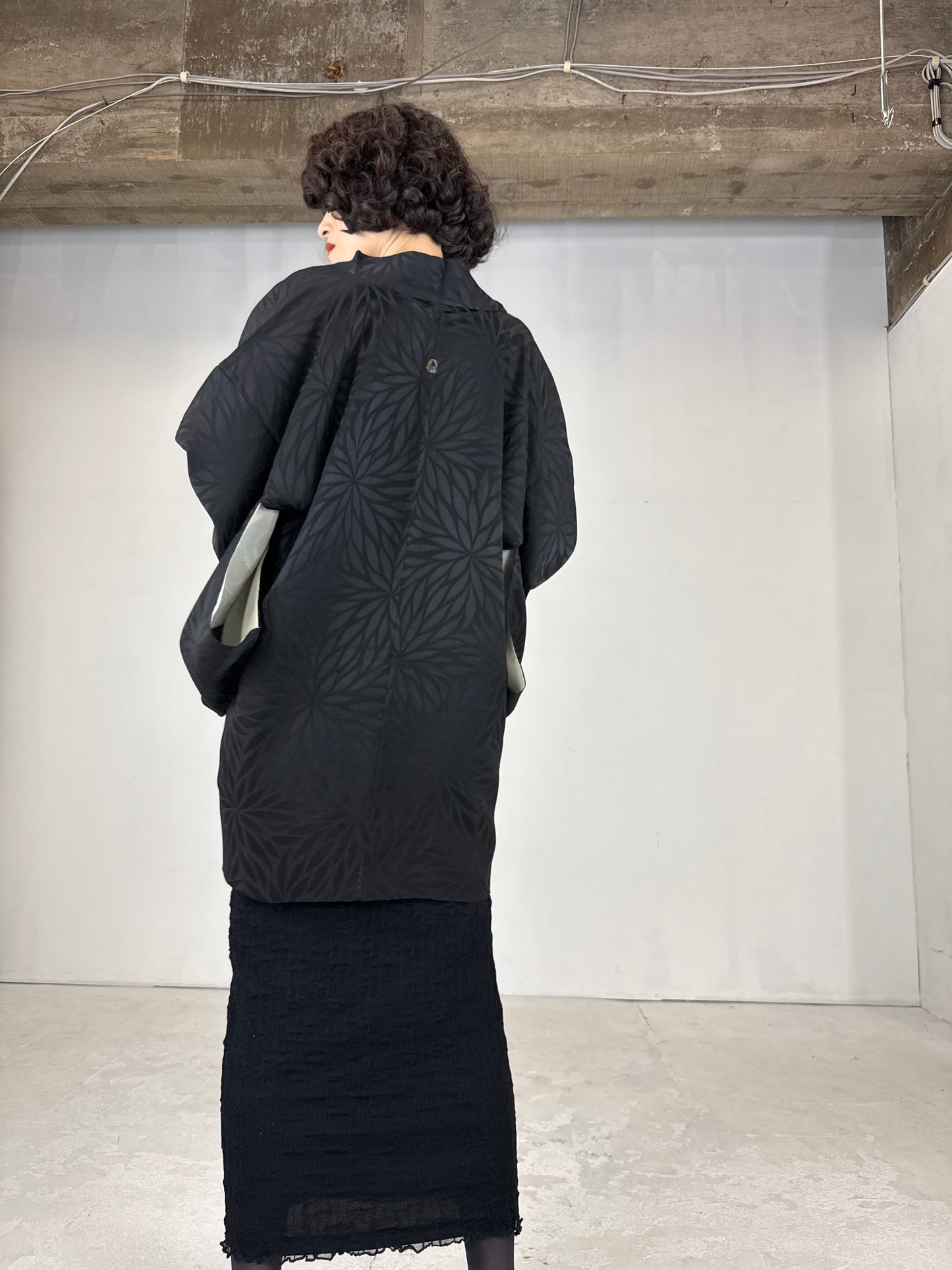 VINTAGE BLACK HAORI "ground pattern, dynamic kiku"