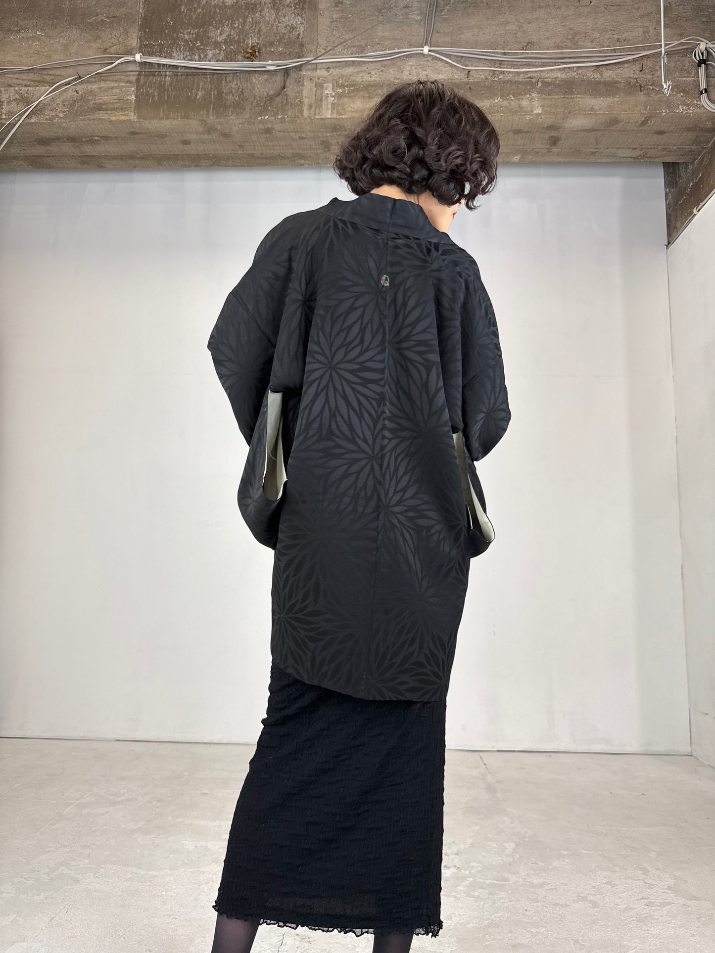 VINTAGE BLACK HAORI "ground pattern, dynamic kiku"