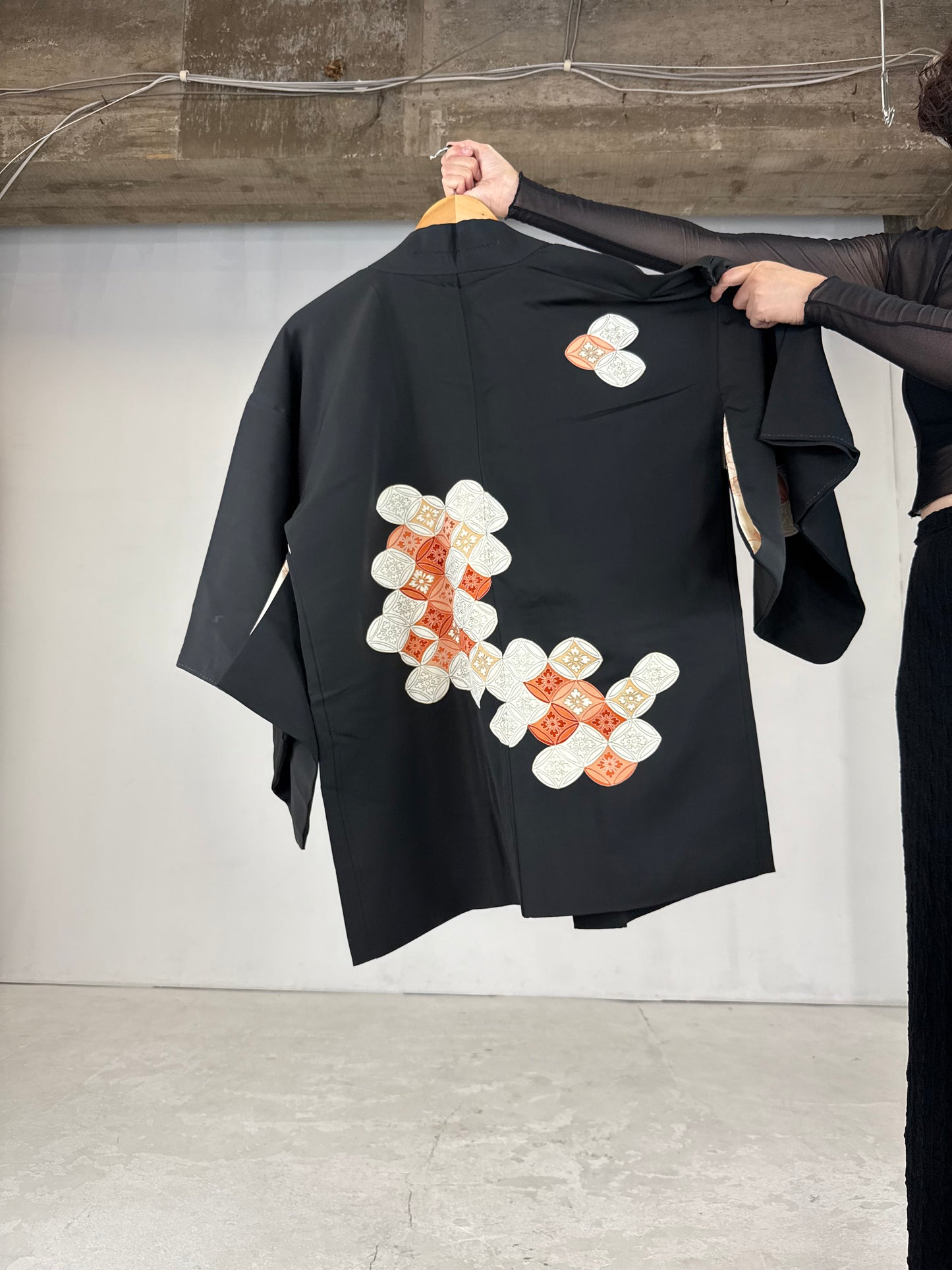 VINTAGE BLACK HAORI "shippo, beautiful inner pattern"