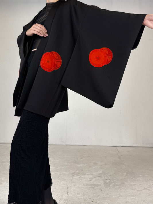 VINTAGE BLACK HAORI "red tsudumi, beautiful inner pattern "
