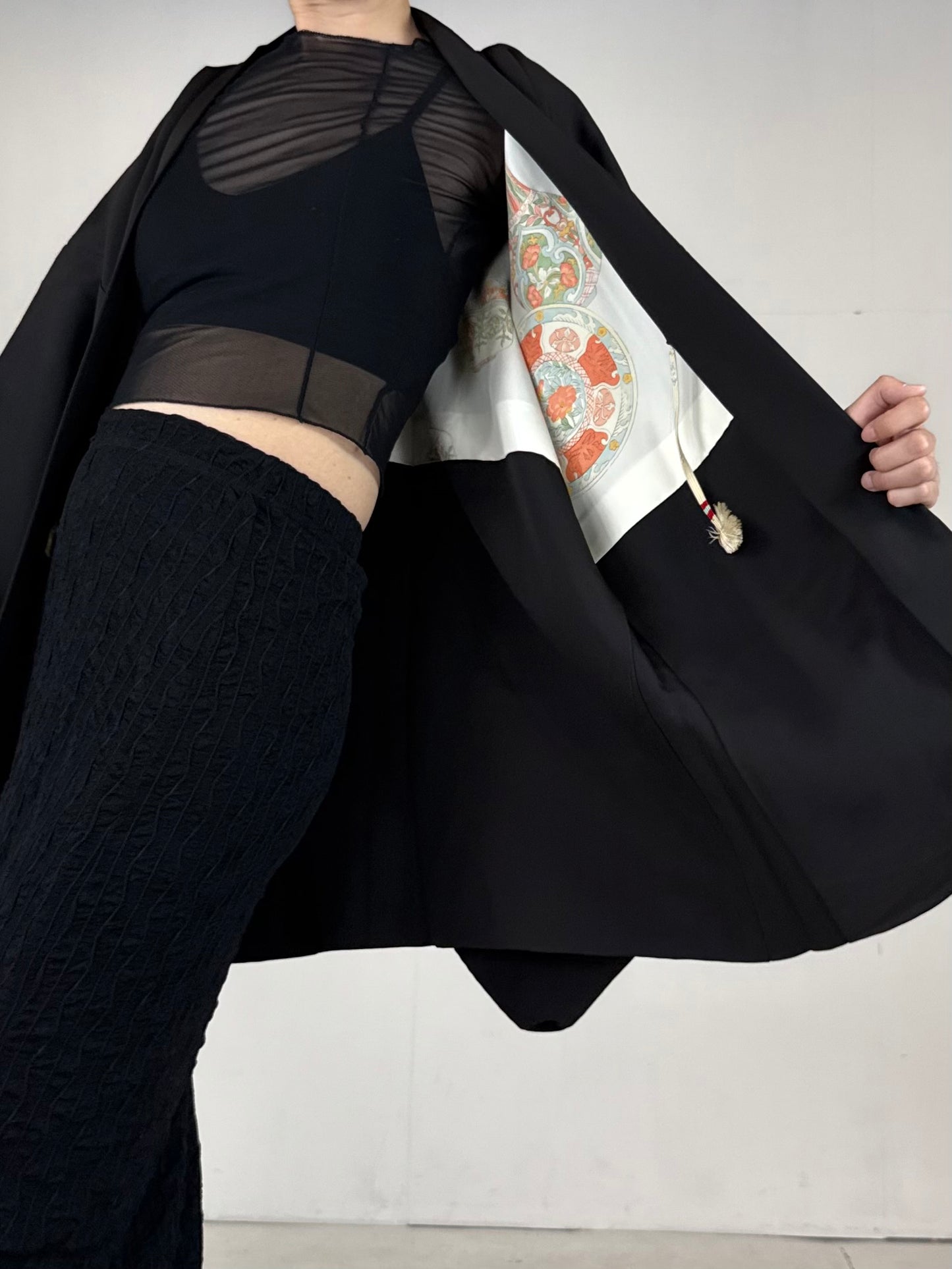 VINTAGE BLACK HAORI "red tsudumi, beautiful inner pattern "