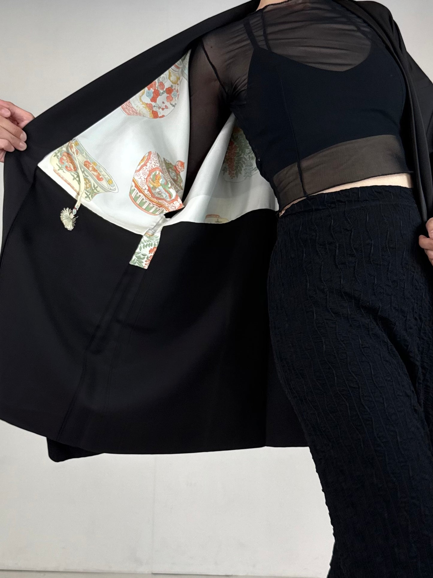 VINTAGE BLACK HAORI "red tsudumi, beautiful inner pattern "