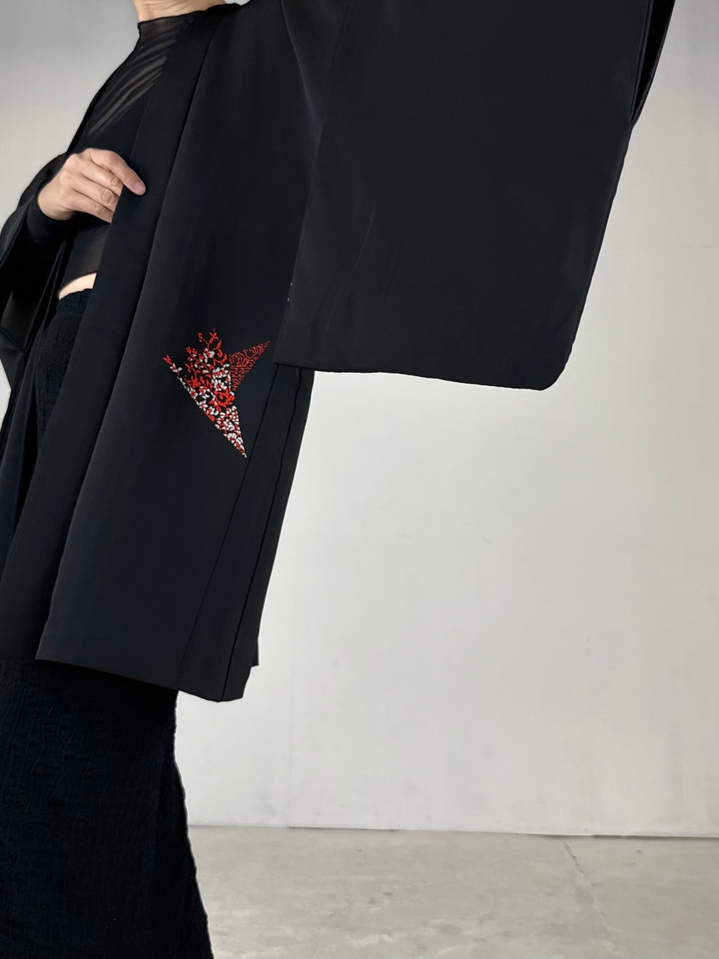 VINTAGE BLACK HAORI "inside-itoguruma, red"
