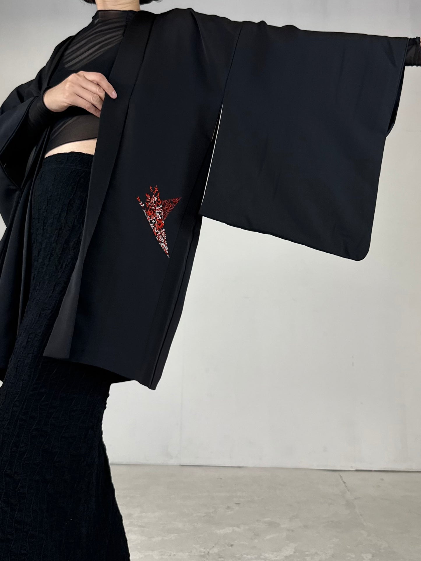 VINTAGE BLACK HAORI "inside-itoguruma, red"