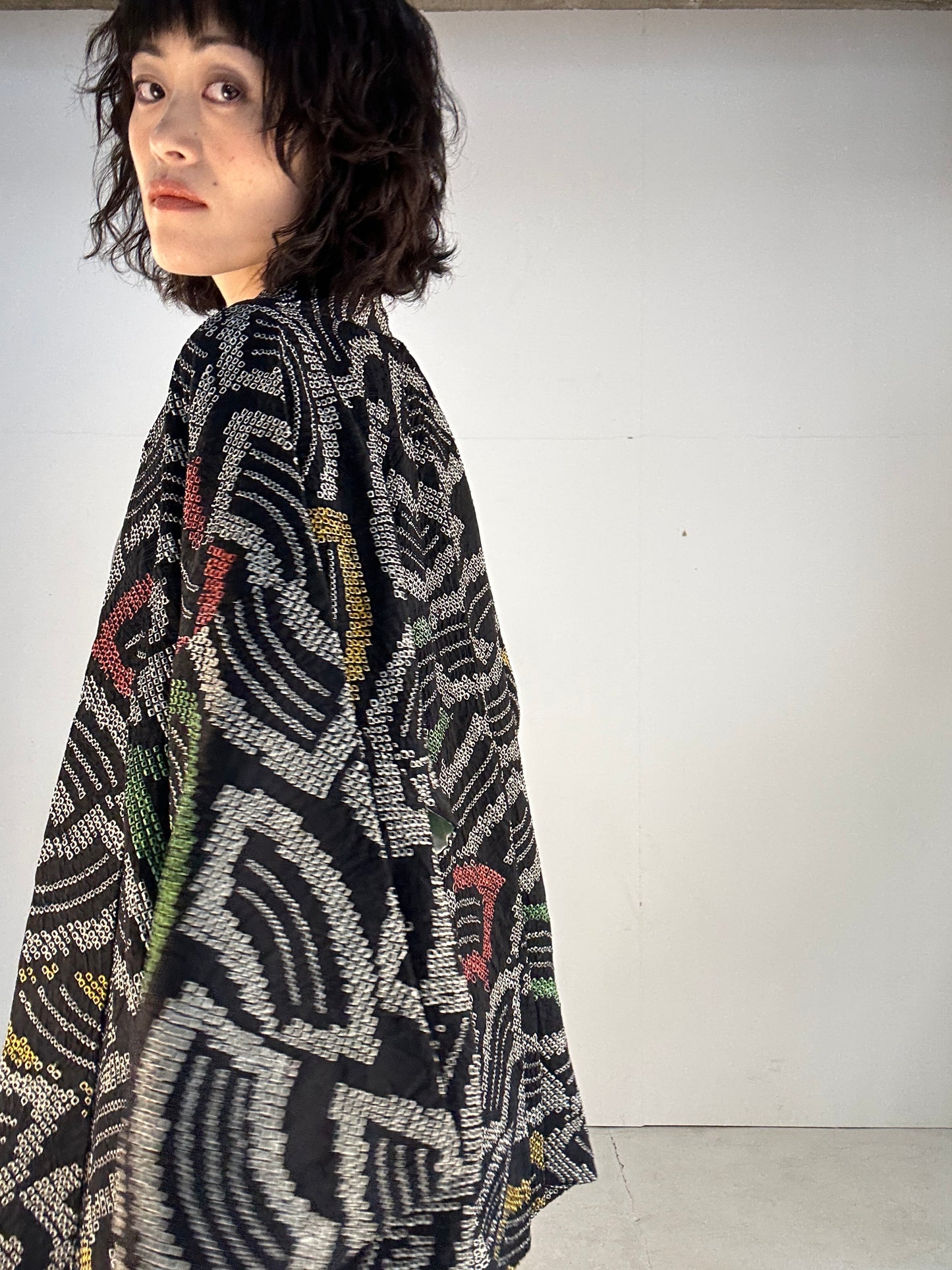 VINTAGE SHIBORI HAORI "black ougi"