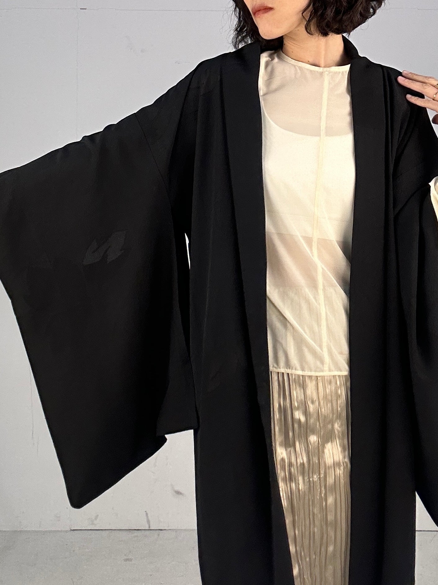 BLACK HAORI SHEER "crest,  plum flower"